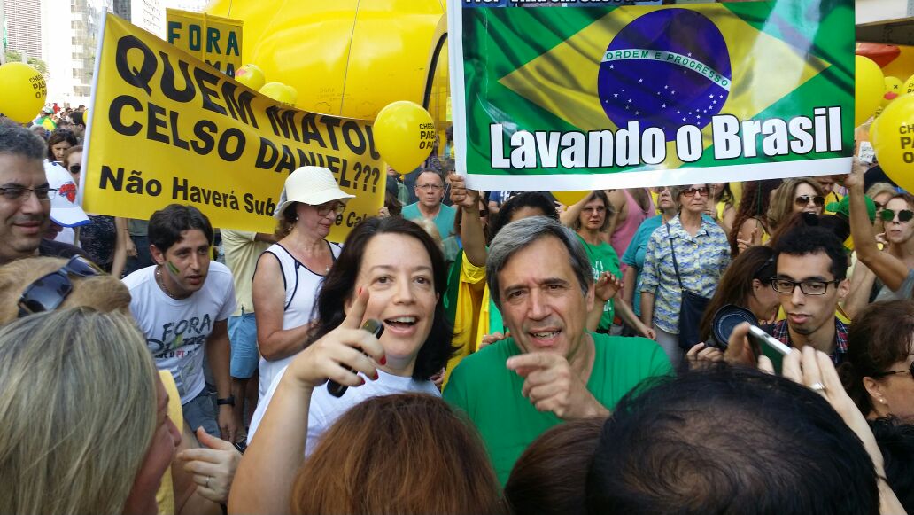 claudiabistao's tweet photo. Sempre um prazer imenso encontrar o querido @VillaMarcovilla! #MuroDaVergonha #ForaPT https://t.co/P1ZbB3NKKd