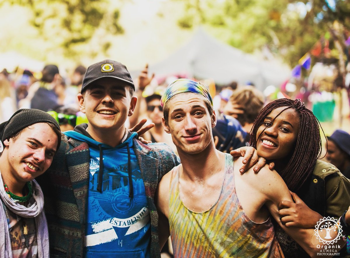 Making Friends #utopia #organikLP2016 #undercover #darma #localpsy #love #friend #juliangraham #dontpanicitsorganik