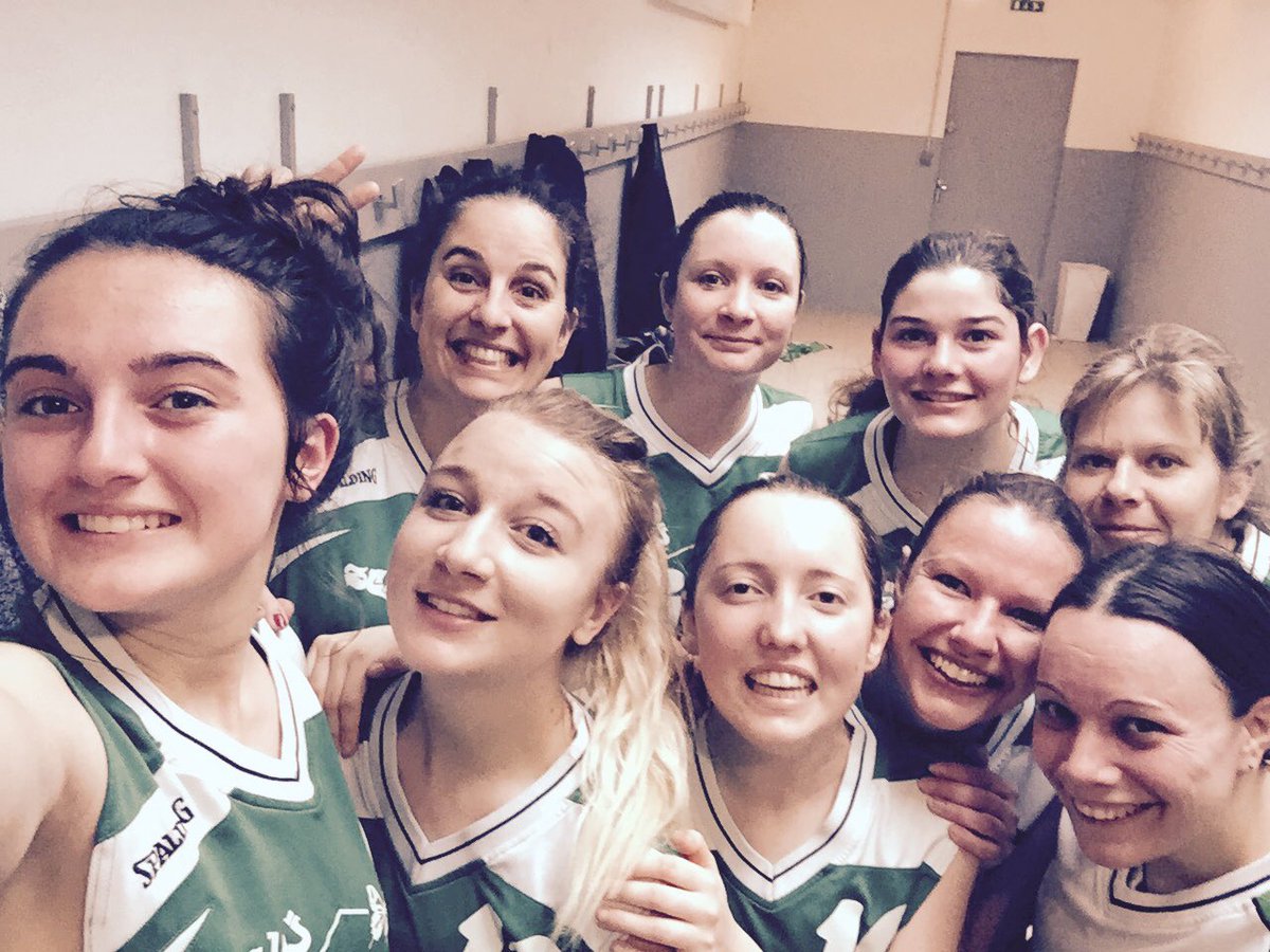Cassie010280's tweet photo. Selfie de victoire! #SCLJ #BASKET https://t.co/XMSKygkwL1