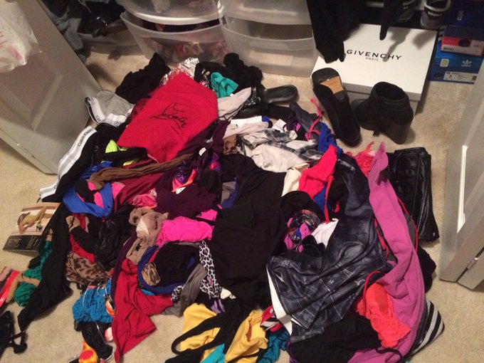 Oh this is bad. Spent an hour wrangling a knot-ball of pantyhose, neon Lycra &amp; bodystockings. #cliplife<a href="/tag/cliplife"class="tags"><span>#cliplife</span></a>