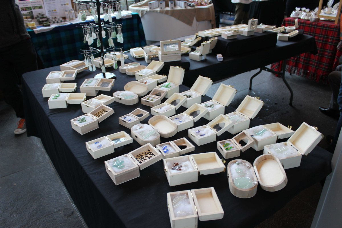 ArgyllSeaGlass's tweet photo. Hi #CraftHour A few pics of #Argyllseaglass at #LLSpringfest at #LochLomond today #Tweetmaster #FlockBn #87RT https://t.co/HuGZcEcb6f