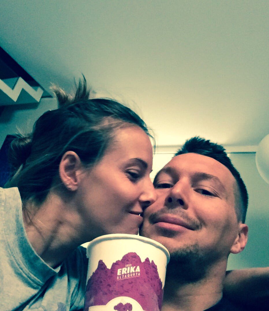 Inizia la mia stagione preferita..quella dei gelati😋😋 <a href="/Erika_Eis1933/">Erika Eis</a> se non fosse X la panza cenerei così ogni sera!