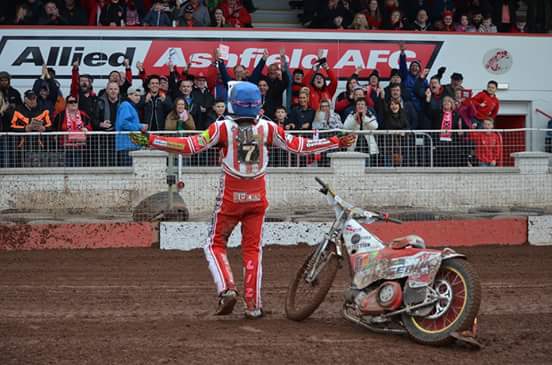 AlliMegahy's tweet photo. @_glasgowtigers #wearealldannayres https://t.co/4DeiYQBrHg