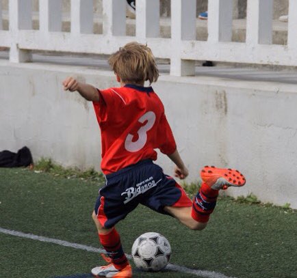 aurreravitoria's tweet photo. Nuestras alevines han acompañado a las mayores y han aprovechado para jugar un amistoso frente al @AKKEFUTBOLA https://t.co/own15ke0eZ
