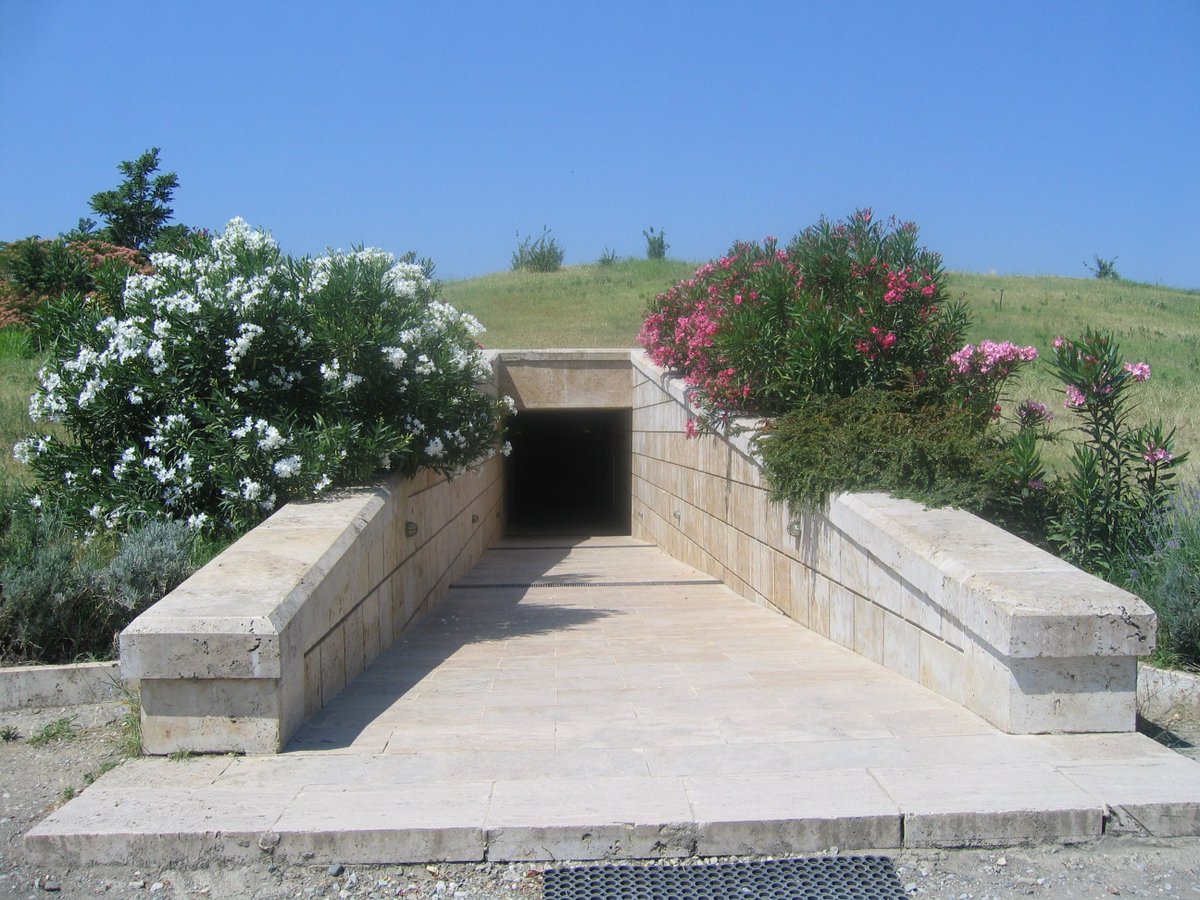 Loving_Greece's tweet photo. Visita guidata al sito #archeologico di #Vergina da #Salonicco
https://t.co/stYF1By2jZ https://t.co/putpFIFwSx