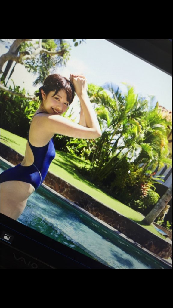 本郷杏奈 競泳水着 