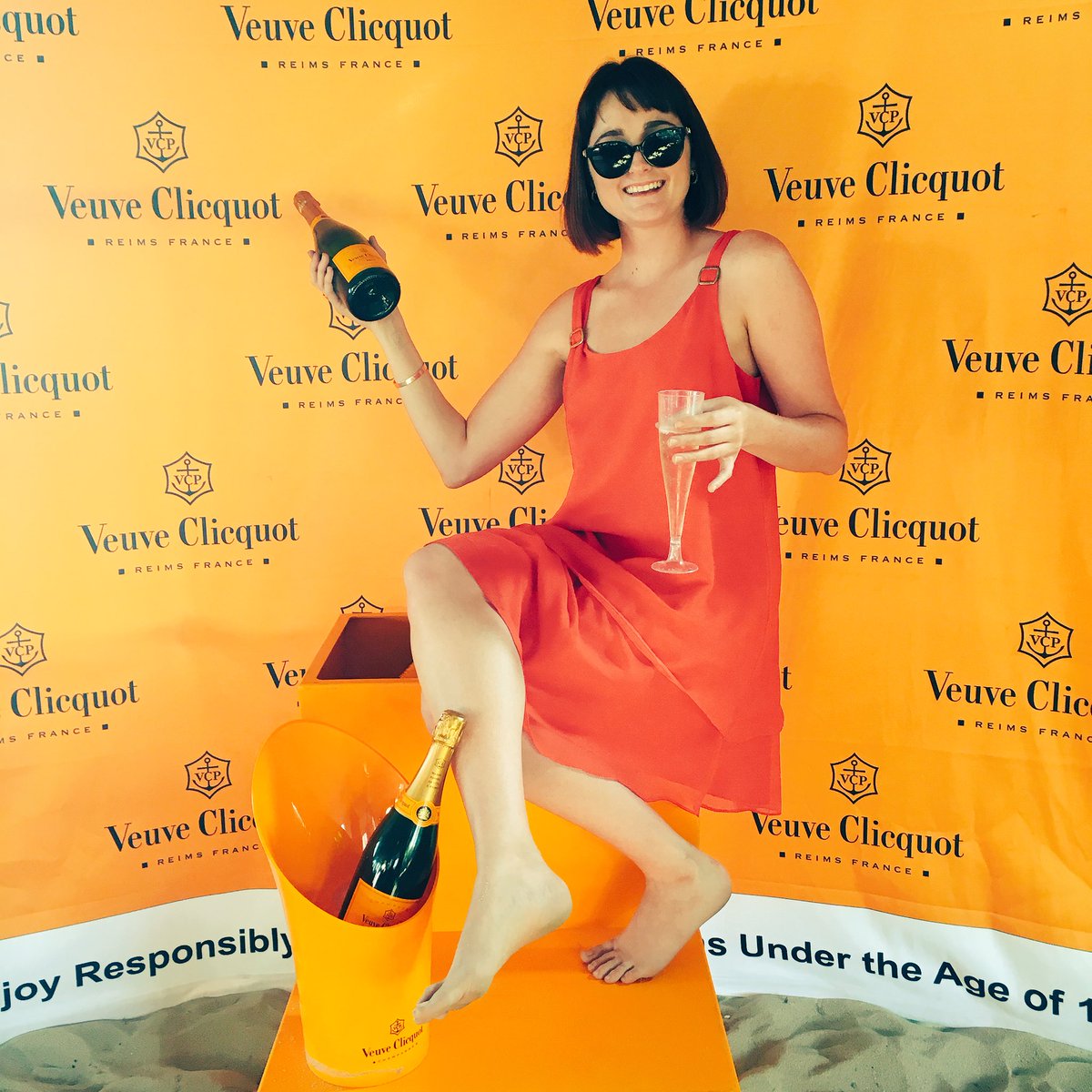 Inge_Wulff's tweet photo. Sunglasses, sand and champagne on a Sunday👌🏽🕶 

#mimosasundaze @VeuveClicquot @SunglassHutSA @_TOOLZ_ https://t.co/RLK5qof1om