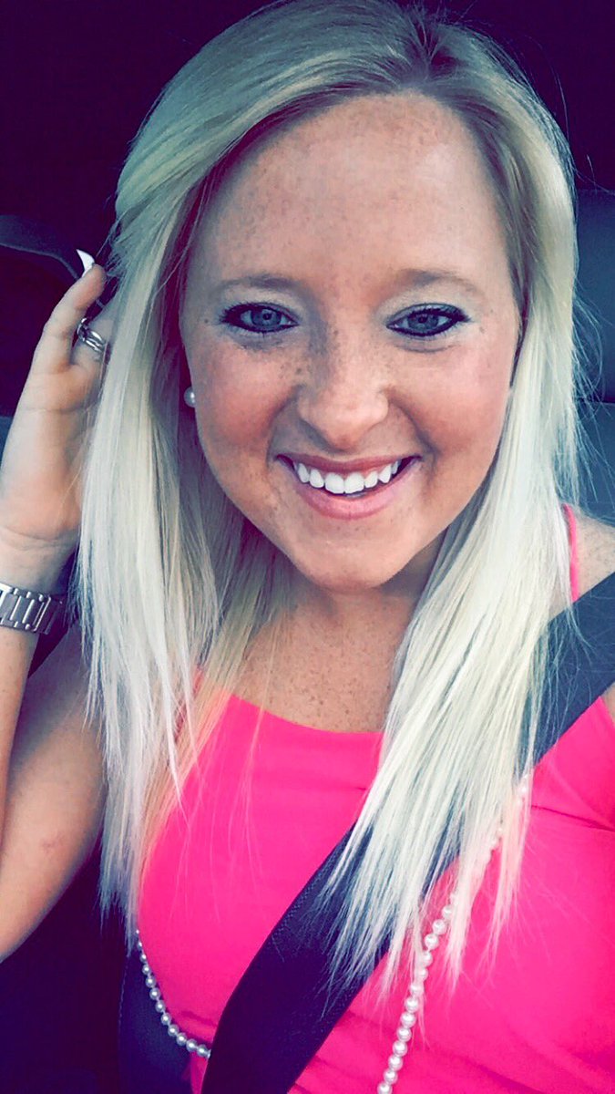 AllisonThomasSC's tweet photo. The calm before the storm. #selfiesunday #cuppedup https://t.co/Bp91dKuoqw