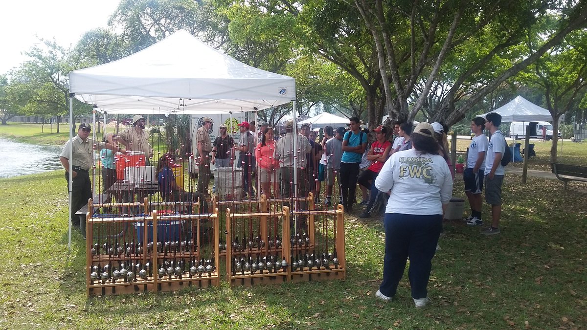 FWCPIOVeloz's tweet photo. Join Us!! #Vamosapescar @Tropical park. Come fish with our youth. # activities # Fun on Sunday. #FWC #FYCCN https://t.co/56SkqvoK1f