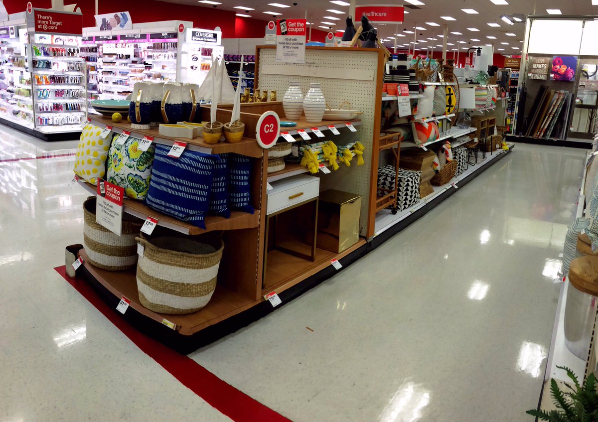 🏡 Driving Sunday Sales with flexed &amp; full home decor trend runs at #T1542 🏖 #VMTL 🌊🐠🦁🌾 <a href="/beeson_scott/">Scott Beeson</a> <a href="/SamanthaVMML/">Samantha Snow</a>