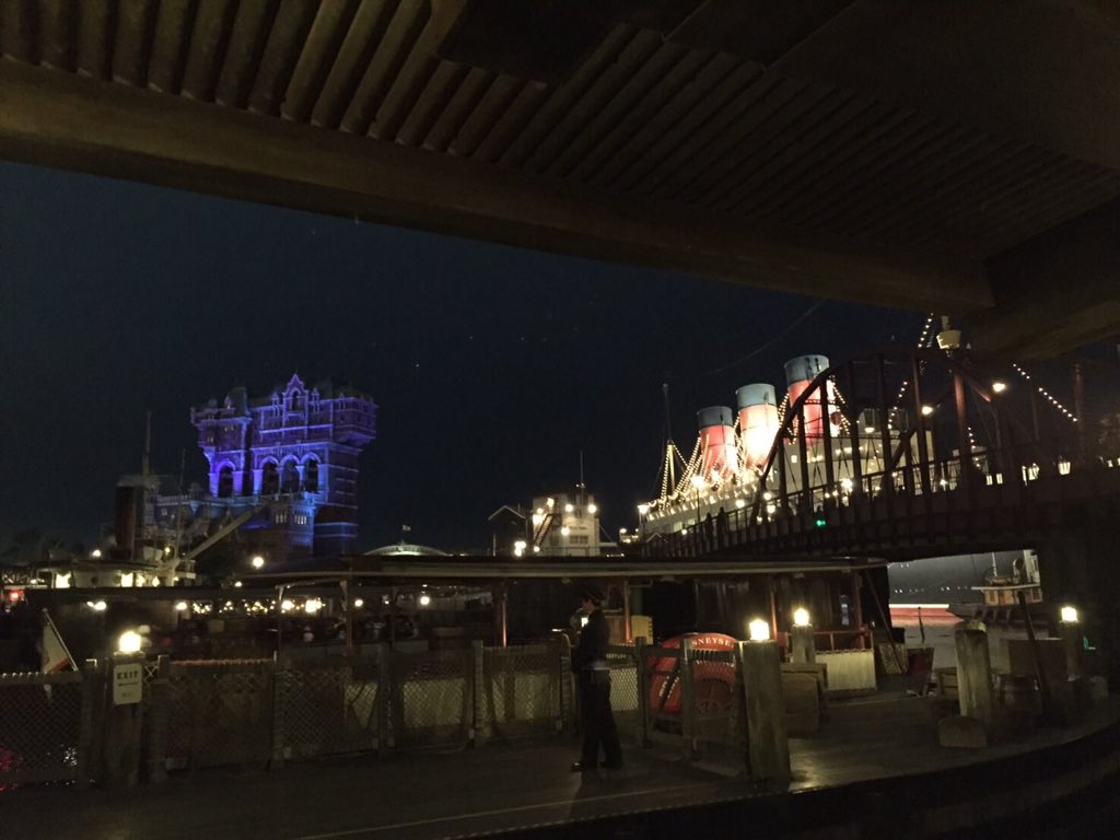 MWAMOORer07211's tweet photo. エイプリルフールの日から今日まで、東京行ってきたー！

初ディズニーシー✨
最高デスタ！ https://t.co/c5vpnjKS7y