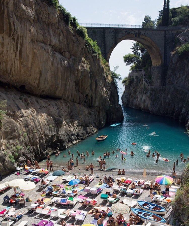 Острове янкича изумрудный грот. Греция кефалония скала. Меловые скалы этрета во франции. К это места которые при. К это места которые при.