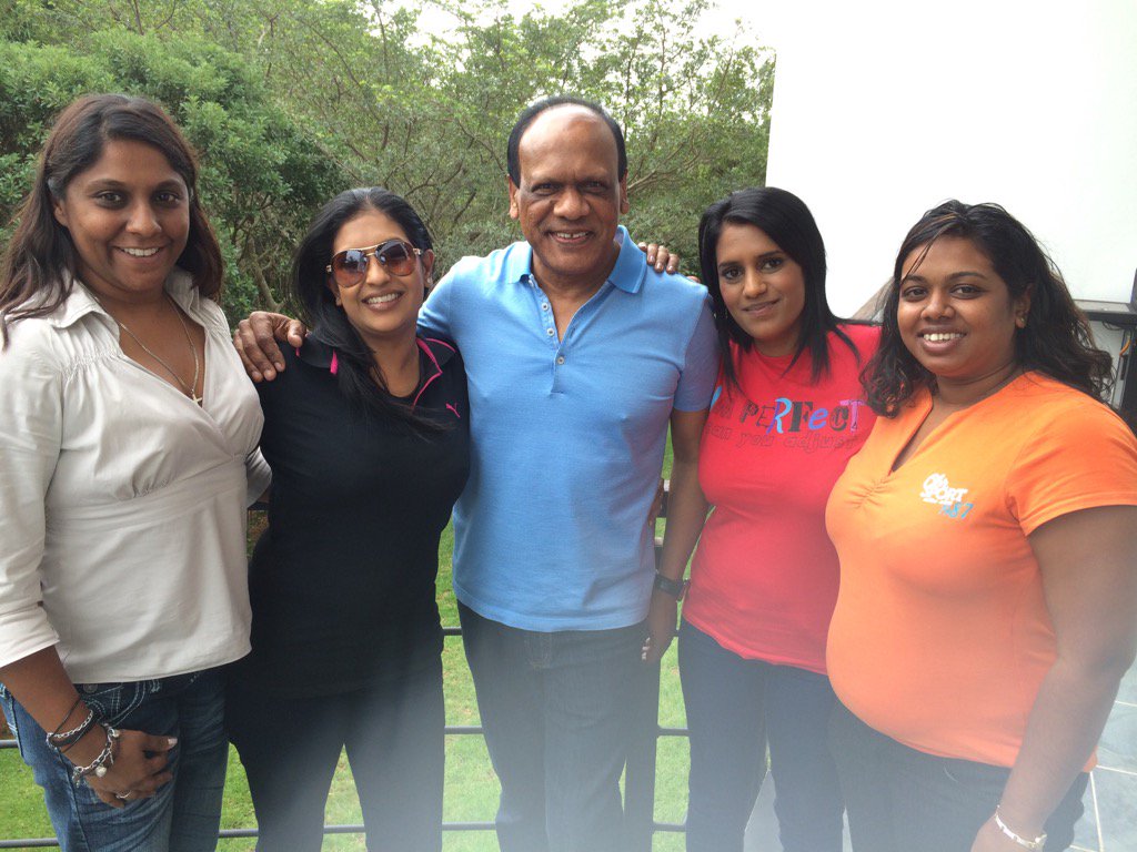 JunelleSeeram's tweet photo. @BEPROP111 #edisonpower #oceansumhlanga Beprop team with the business tycoon with a golden heart 💞 @Vivian_Reddy https://t.co/X5XuQvYsQu