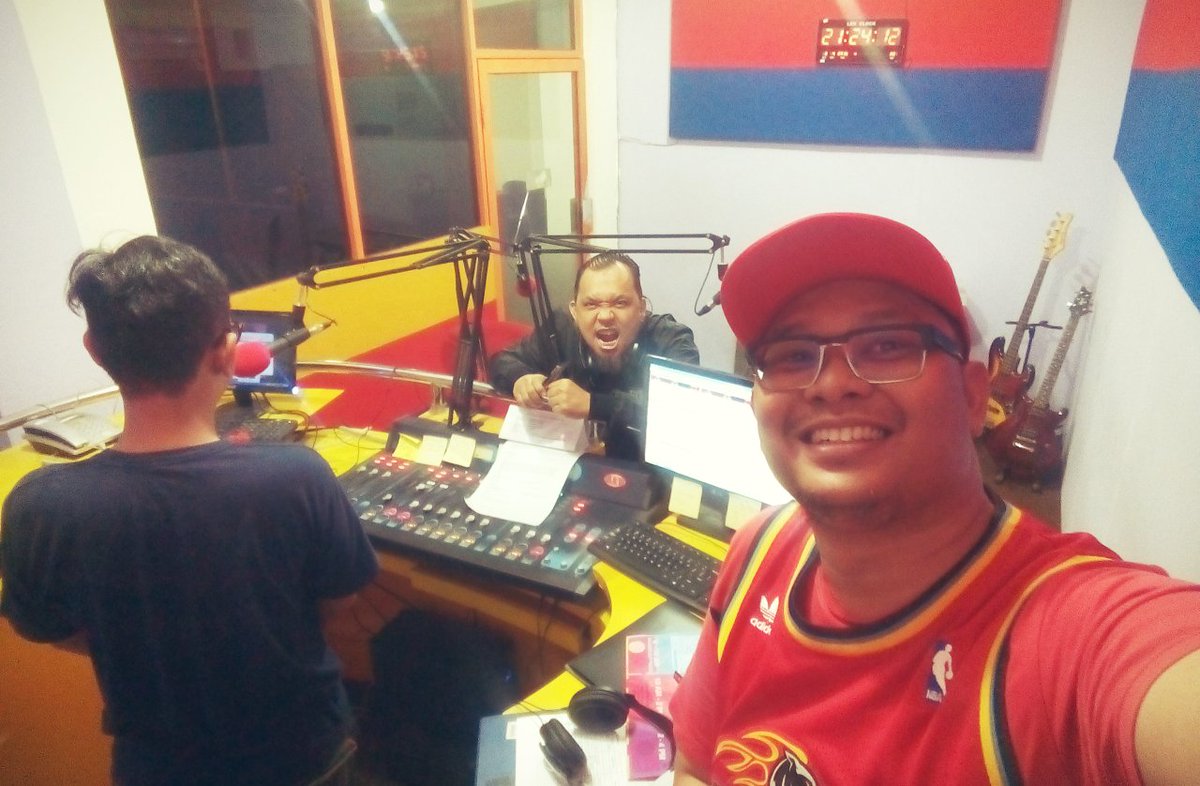 XChannel1032FM's tweet photo. Bareng @miko_elfa, @ache_sploist Dan ghost announcer di #SoundOf90s but X People yang mau nostalgia https://t.co/XTazNcCpy7
