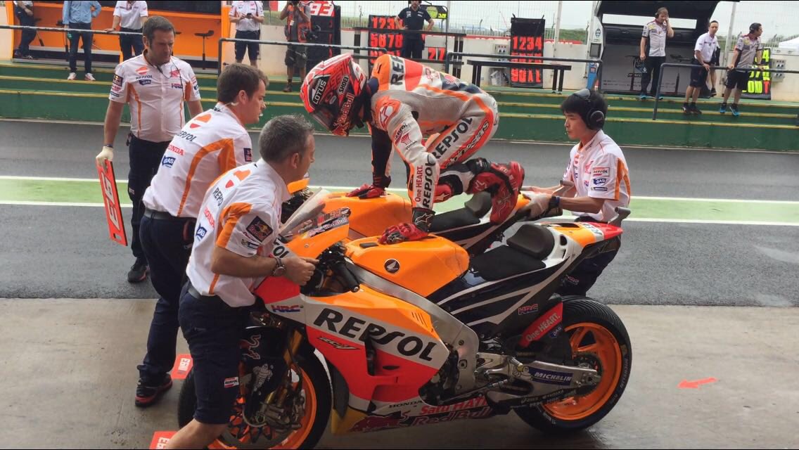 marcmarquez93's tweet image. Ensayando el flag to flag! Se prevé una carrera especial
Practising flag to flag! It seems will be a special race