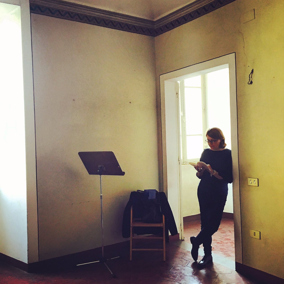 FiorlettaF's tweet photo. #poeti d'appartamento/3 #elisabiagini @calibrofest #CaLibro2016 il tour continua https://t.co/PwFnI8yPio