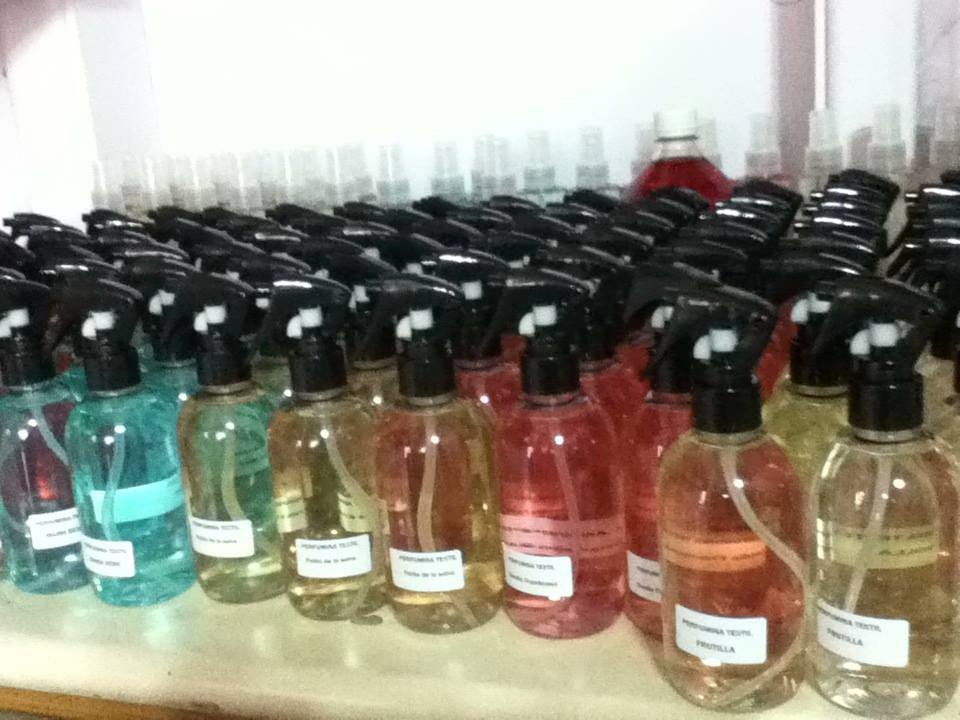 24 Perfuminas Textiles De 250cc C/ Gatillo Para Revendedores $600.-
articulo.mercadolibre.com.ar/MLA-612851008-…