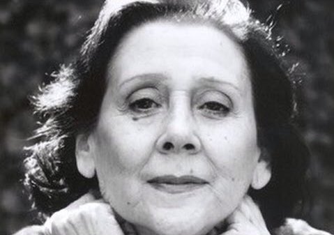 Hoy hace 3 años una estrella dejó la tierra para alumbrar con su luz (y su pitillo) el cielo. 

#MarivíForever