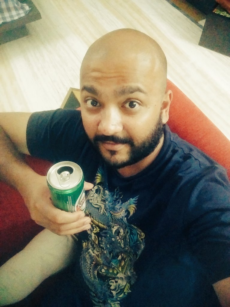 thedarkrebel's tweet image. Watching the match, sipping some beer. All on my Love Seat! #UberPlay 

@Uber_Pune thoda aur beer bhi bhej do!