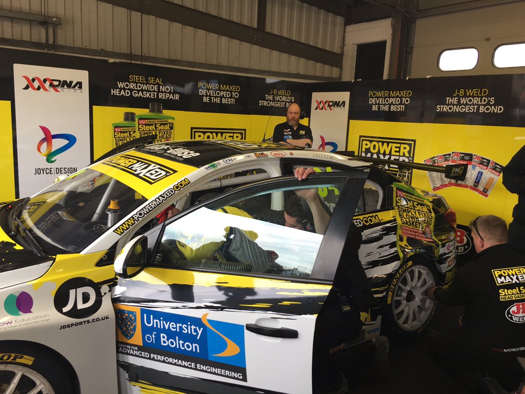 UKPMR's tweet photo. Last preparations being made before race 3 @DunlopBTCC @Brands_Hatch @kelvin_fletcher @HunterRacing https://t.co/AMLoYdVCec