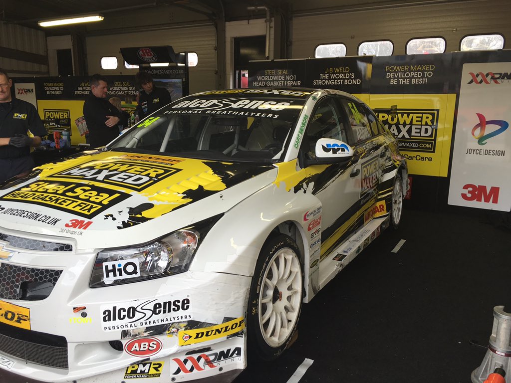 UKPMR's tweet photo. Last preparations being made before race 3 @DunlopBTCC @Brands_Hatch @kelvin_fletcher @HunterRacing https://t.co/AMLoYdVCec