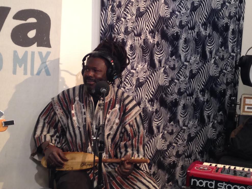 Ce soir, <a href="/RayessBek/">Rayess Bek</a> &amp; Baba Sissoko sont les invités de #NéoGéo. RDV à 18h ! j.mp/ecoutenova