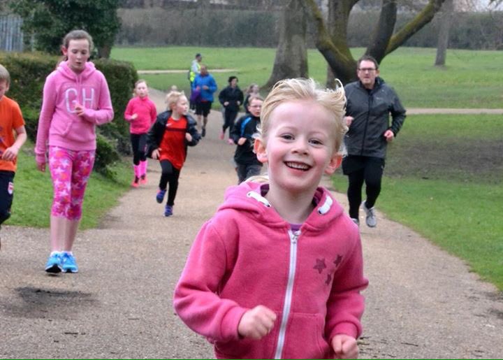 Lovely morning volunteering at <a href="/ppooljunparkrun/">Ppool junior parkrun</a> with @CathLouSpencer &amp; <a href="/IestynRhodes/">Iestyn Rhodes</a> #loveparkrun