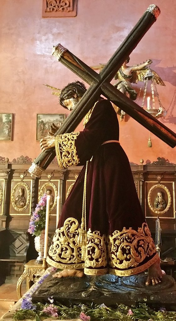 Besapie cristo de la #misericordia <a href="/CinguloyEsparto/">Cíngulo y Esparto</a> <a href="/PasionDiario/">Diario de Pasión</a> <a href="/LaPasionCTV/">Información Cofrade</a>