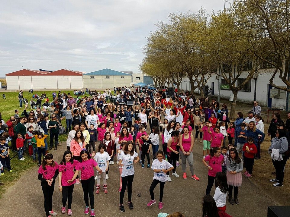 Ayto_DonBenito's tweet photo. Festival Solidario para recaudar fondos para la Asociación de Padres de Niños con Autismo de Don Benito (Apnadobe). https://t.co/h5Fq8HLUIz