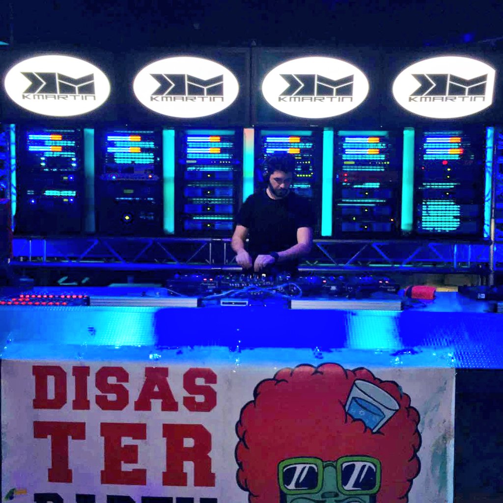 kikemartindj's tweet photo. REVENTAMOS! #kmartin 🎧 #sevilla https://t.co/airyuWxbSn