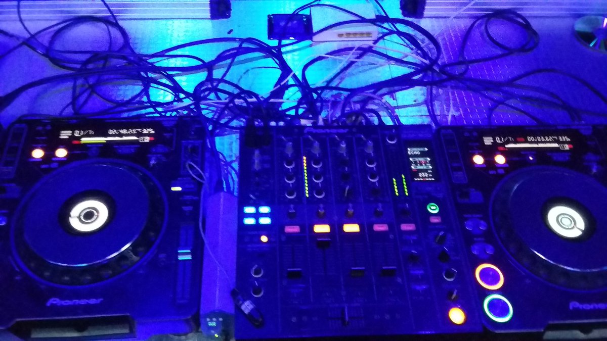 kikemartindj's tweet photo. REVENTAMOS! #kmartin 🎧 #sevilla https://t.co/airyuWxbSn