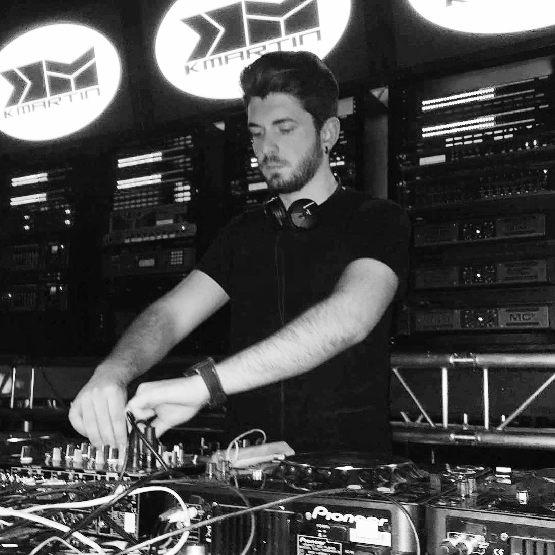 kikemartindj's tweet photo. REVENTAMOS! #kmartin 🎧 #sevilla https://t.co/airyuWxbSn