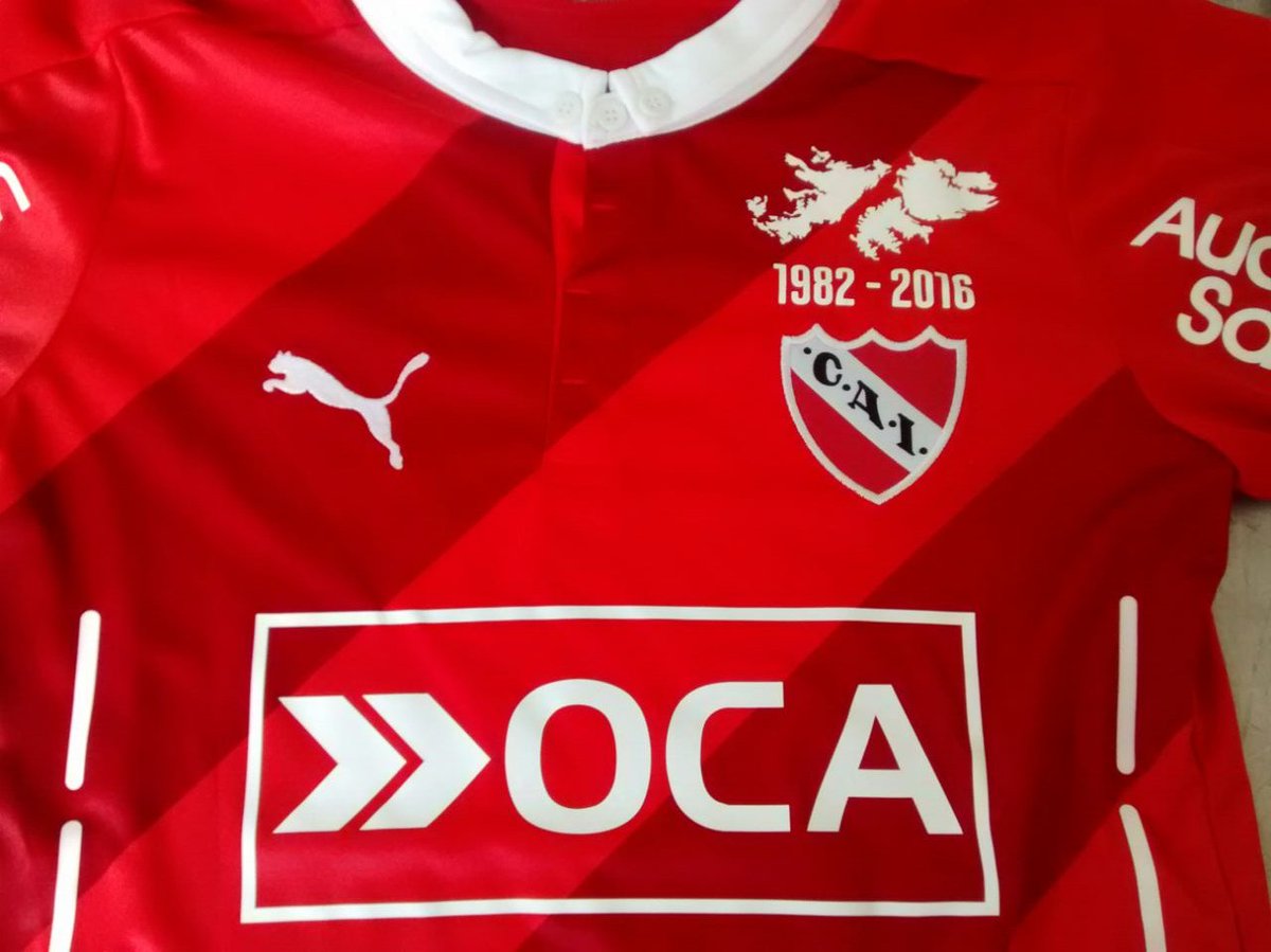 Independiente's tweet photo. ¿Querés ganar la camiseta edición conmemorativa y plateas? ¡Hacé RT con el hashtag #MalvinasArgentinas y participá! https://t.co/uAKD9GJy6F