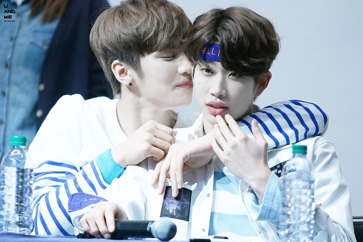 990225_com's tweet photo. 160403 분당 팬싸인회 #라키 #ROCKY #MJ #아스트로 @offclASTRO https://t.co/xSBU1crwQr https://t.co/9oYc0WM6Ir ㅜ���❤ https://t.co/sbpwwch2ZP