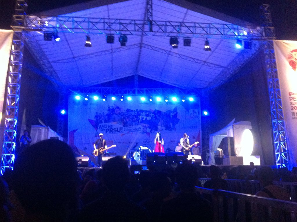 raaanhsb's tweet photo. Thankyou so mwah @moccaofficial 😍😍 What a wonderful night yeaay!!❤️ #prsu2016 #medan https://t.co/4SXazJnYHU