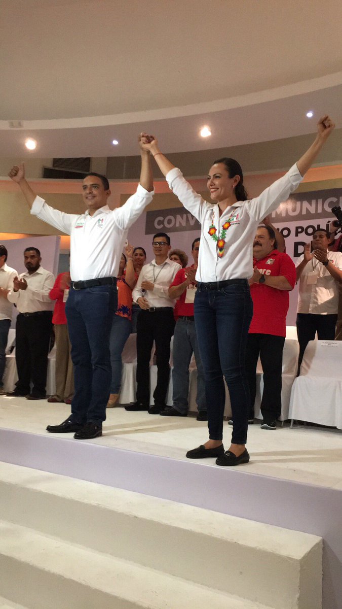 cecycetina's tweet photo. Apoyando a @ArletMolgoraG en Toma de protesta como nuestra candidata a Presidencia Municipal de OPB #YoMeUnoConArlet https://t.co/V2VNHYu38h