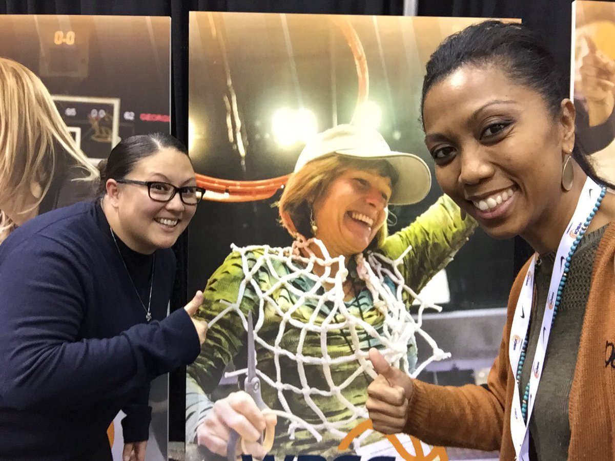 BigWestWBB's tweet photo. MT @CoachJulieShaw: When you are at @wbca1981 convention & you're like, "hey I know her!!" @CalPolyWBB1 #coachfaith https://t.co/c3Auayedvv