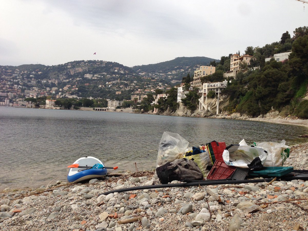 PaddleCleaner's tweet photo. Ce qui n'était qu'une simple balade c'est terminée en chasse aux plastiques. https://t.co/p1qqjuSHak