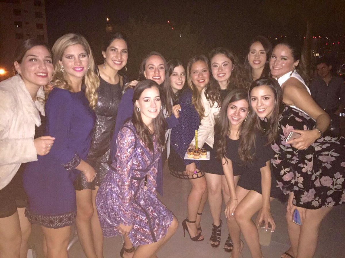 andreaogastelum's tweet photo. 💍 Gaby &amp; 🎂 Montse! https://t.co/WbgoHqHY5P