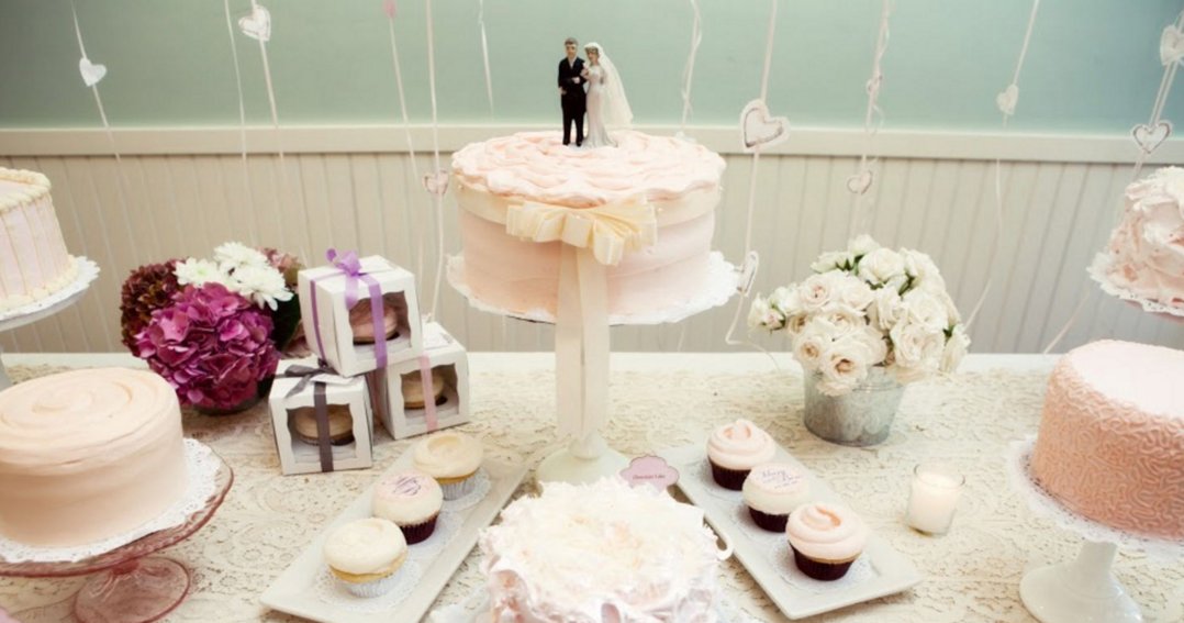 glamourmag's tweet image. The most OMG-gorgeous wedding cake trends of 2016: glmr.co/3l6FXaR