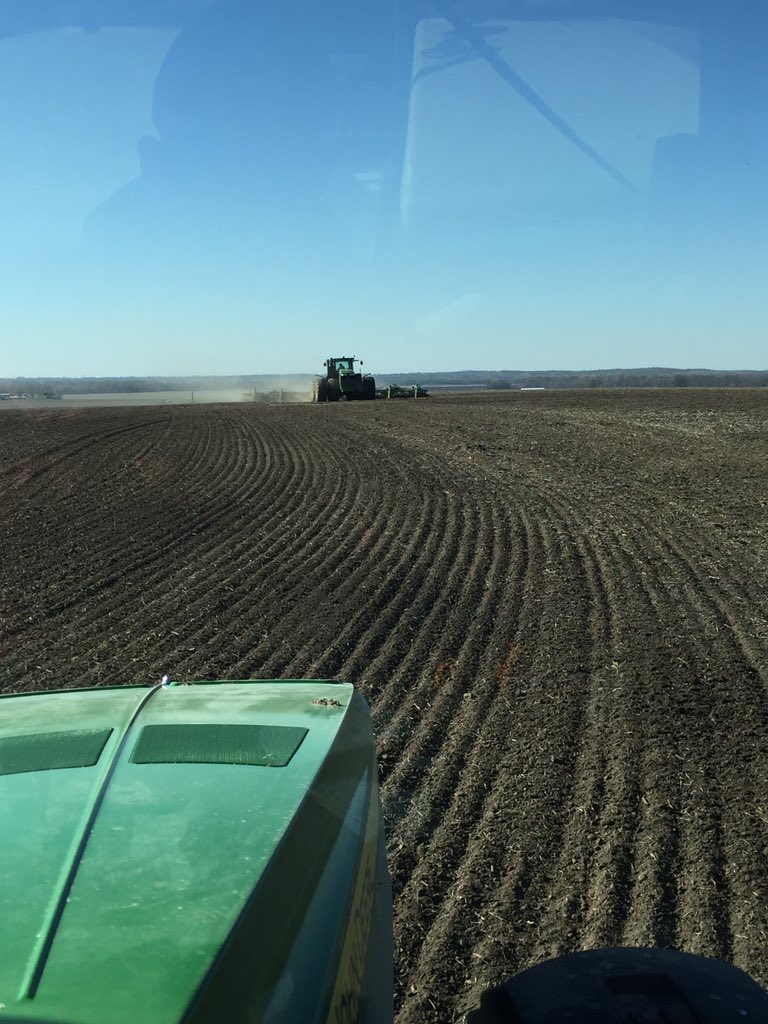 zane_jones's tweet photo. #plant16 in full swing here in north mo today https://t.co/s9xRa3WWKp