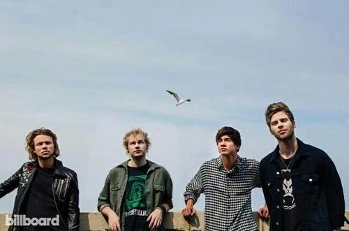 1/50 Gonna tweet 50 pics of 5sos if each gets 10 rts its 500 votes
5SOSFAM SLAY
#iHeartAwards #BestFanArmy #5SOSFam