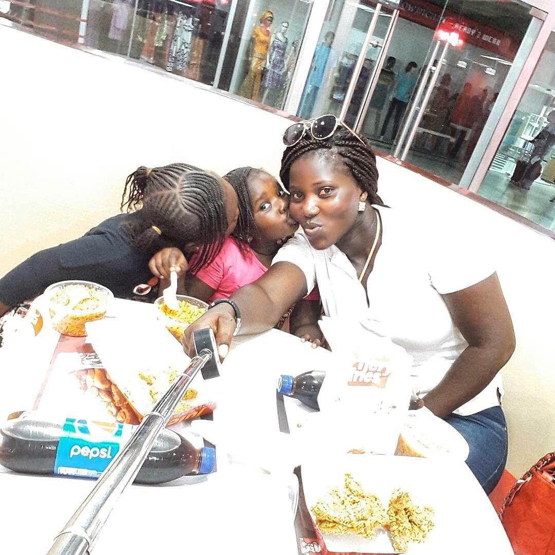 LOSairport's tweet photo. Sunday Chillin: Airport Moments. Pre-flight #lunch Photo: Cool mum Marriam Ayodele &amp; crew💃🍟🍗❤😍✈ #LagosAirport https://t.co/6dL4CWybAh