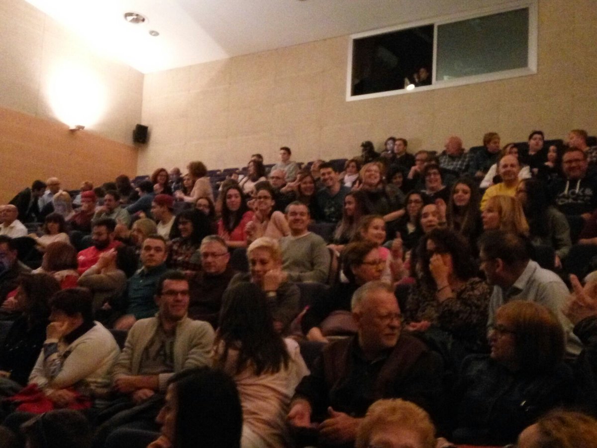 Tarda de teatre gaudint de <a href="/CiaLazziComici/">Cía. Lazzi Comici</a> i el nostre jugador <a href="/CarlosLupeJ/">Carlos Lupe</a> #JHLL #marearojaalteatre