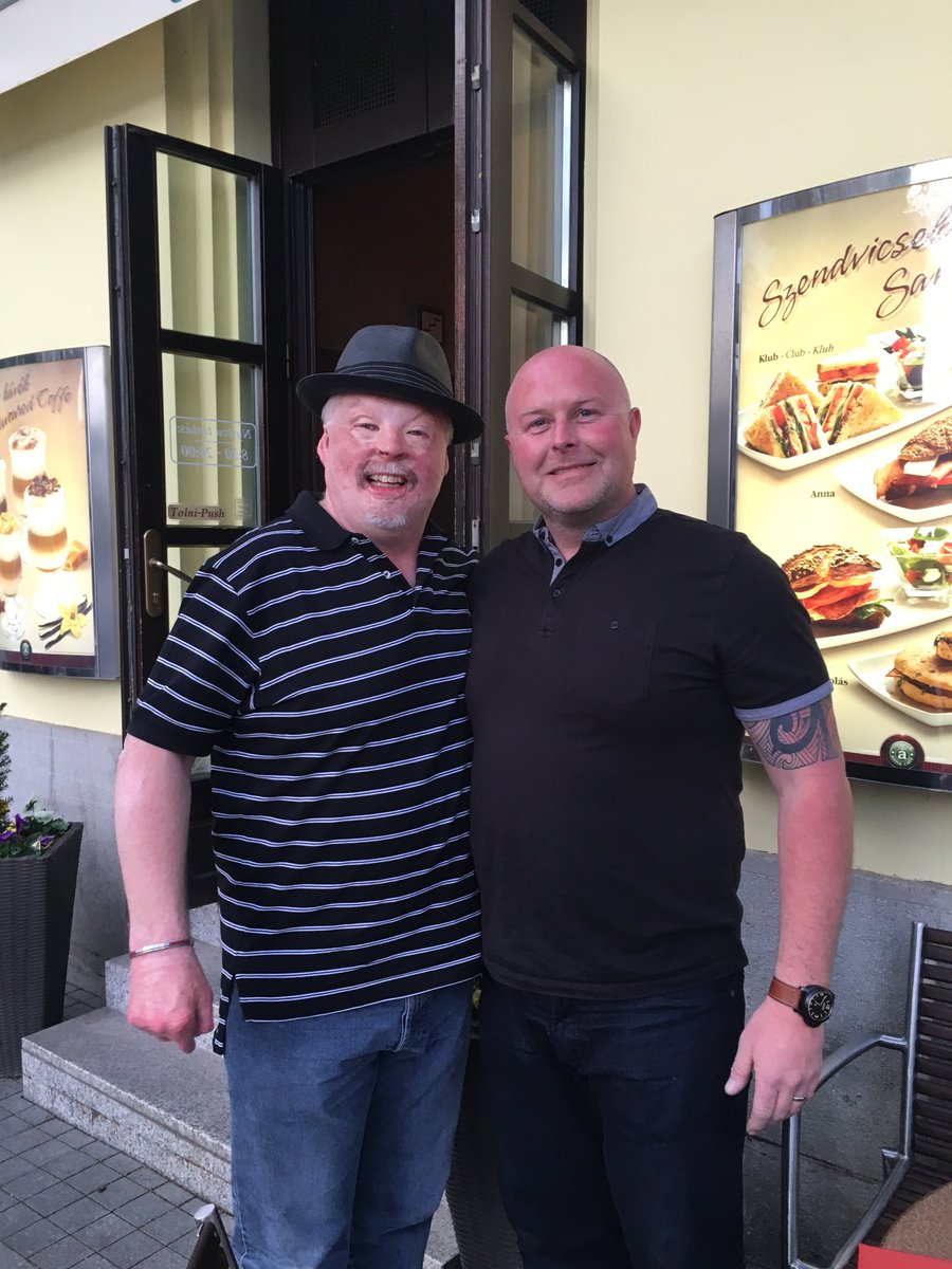 CumbriaD's tweet photo. had the upmost honour of meeting the legend and hero @Simon_Weston my dad travelled back from the Falklands with him https://t.co/0XKwVGn2s3