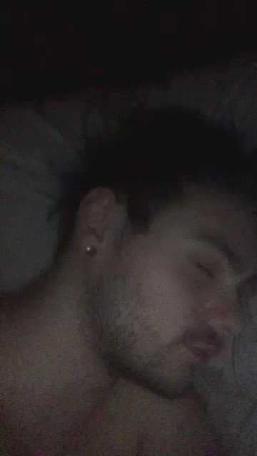 5SOShelpersWW's tweet photo. Retweet for Michael sleeping5SOSFAM SLAY#5SOSFam #BestFanArmy #iHeartAwards https://t.co/u5bmlrnsAS
