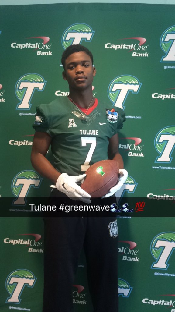 lsunnews's tweet photo. LaFayette High QB @j_whitlow7 took a recruiting visit to @GreenWaveFB recently #NewOrleansTwitter https://t.co/9x60nZIxGi