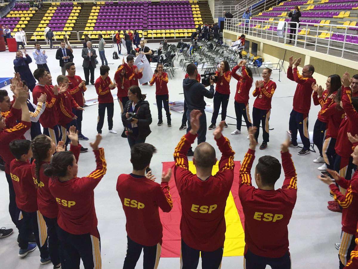 EuroTra2016's tweet photo. El #EuroTra2016 queda clausurado!!! https://t.co/RiucjNRlKd