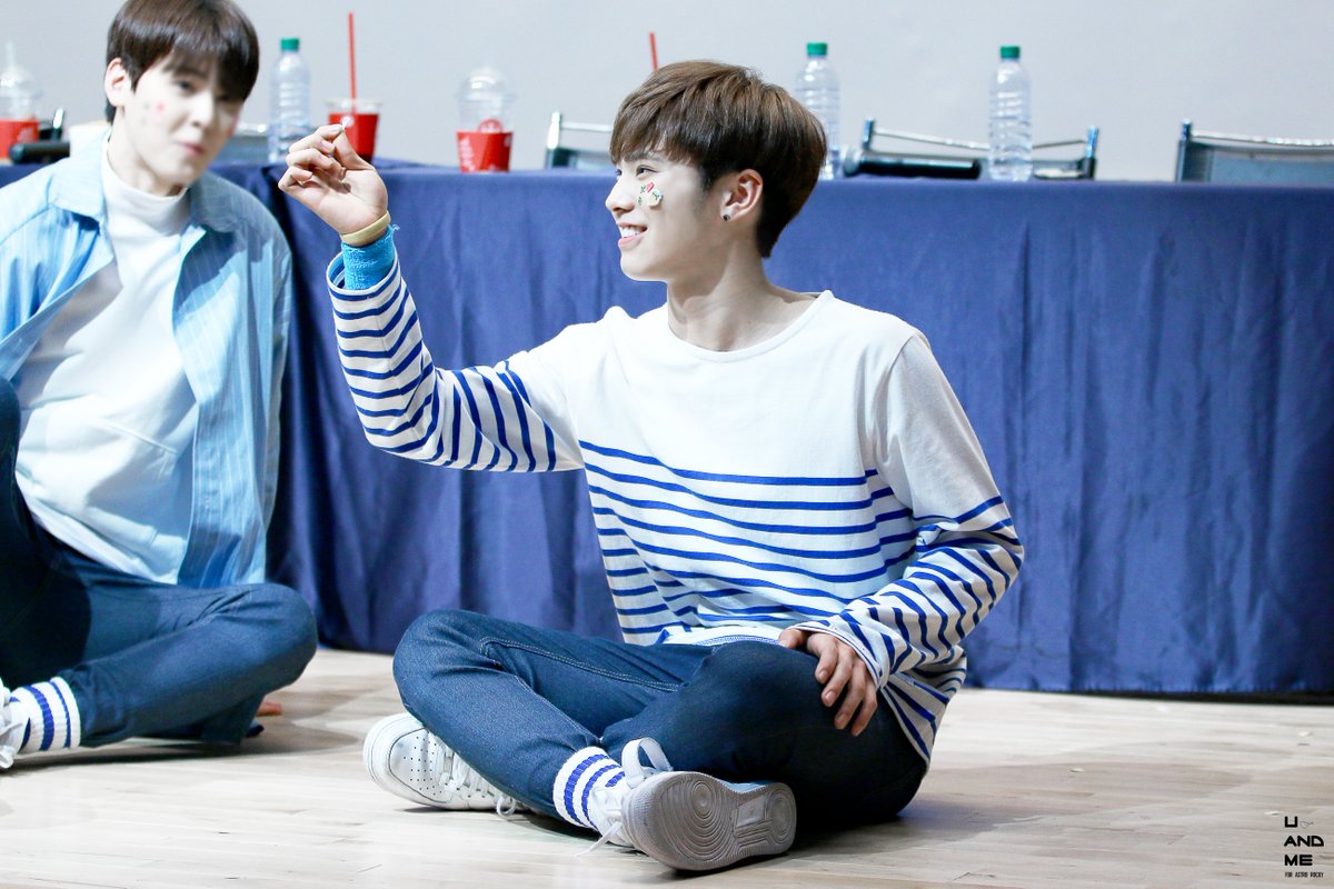 990225_com's tweet photo. 160403 분당 팬싸인회 #라키 #ROCKY #아스트로 @offclASTRO https://t.co/Rj9SO8hUdD https://t.co/FLbnU4JEog https://t.co/ffs4vVW5MO