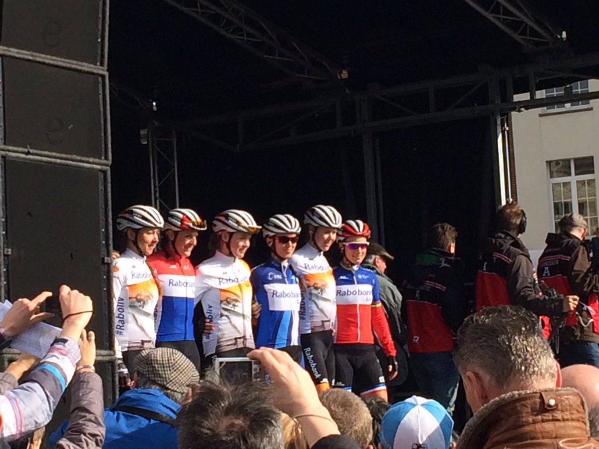 pascalverhulst's tweet photo. Talentvol damesteam @RaboLiv start vandaag aan @RondeVlaanderen https://t.co/AfHiMTYduo